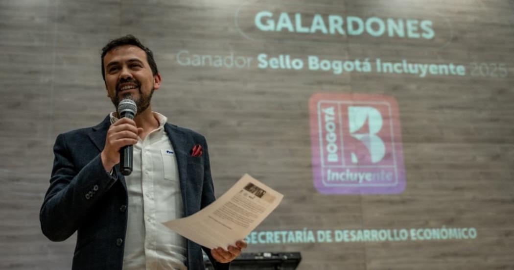 Foto de la ceremonia de Sello Bogotá Incluyente en la que se destacó a 20 empresas por inclusión laboral en 2025.