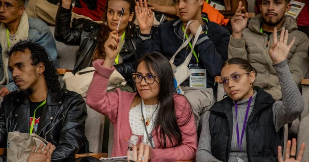 Foto de jóvenes en uno de los talleres para emprendedores de Innovers Bogotá