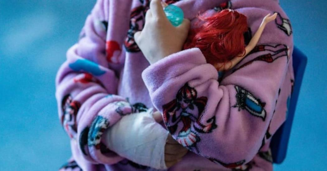 Foto de un niño lesionado com pólvora en un hospital de Bogotá.