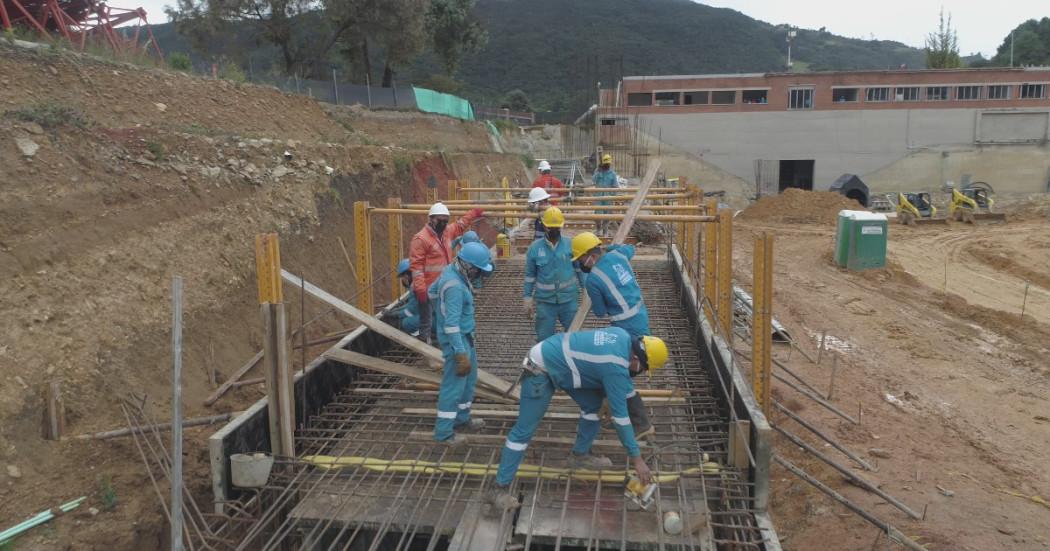 Foto que muestra personas del Acueducto trabajando