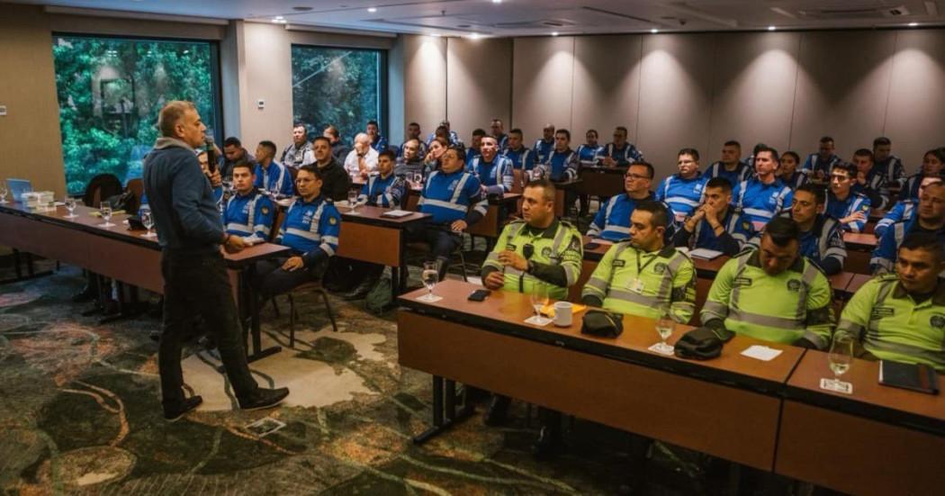 Foto de agentes y policías