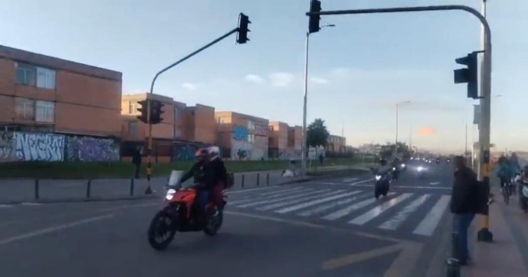 Foto de una intersección semafórica en Bogotá