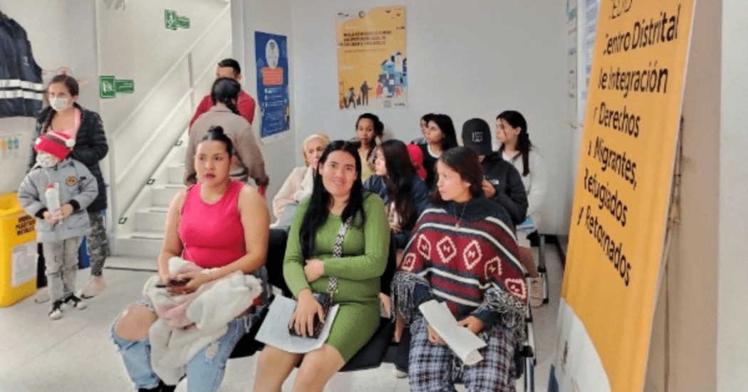 Imagen de distintas mujeres en una sala de espera