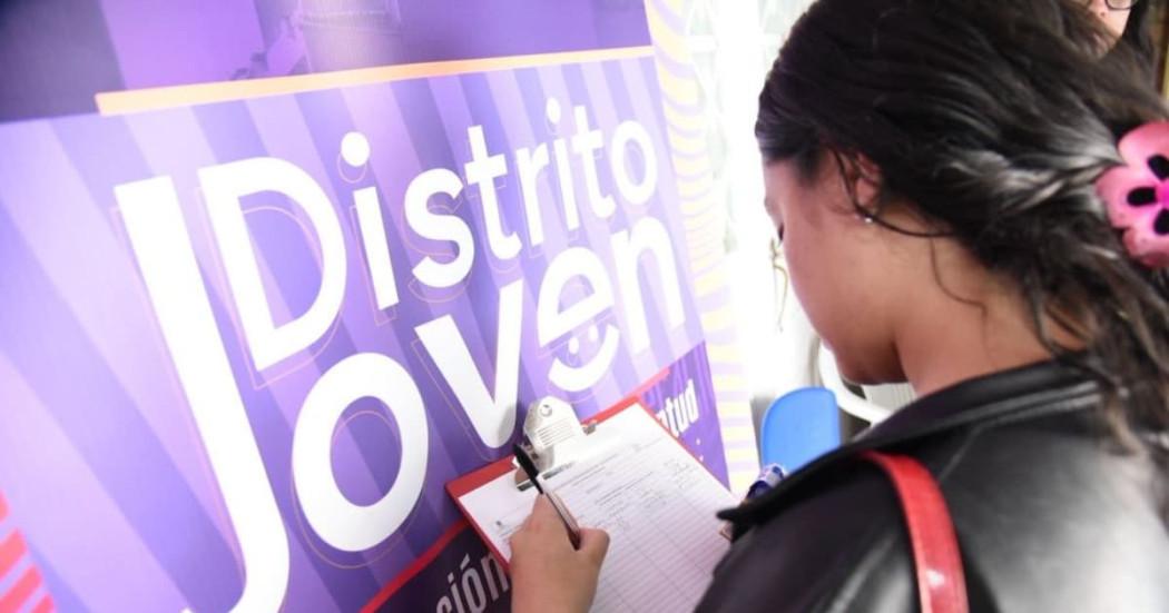 Joven asistente a la Casa de Juventud