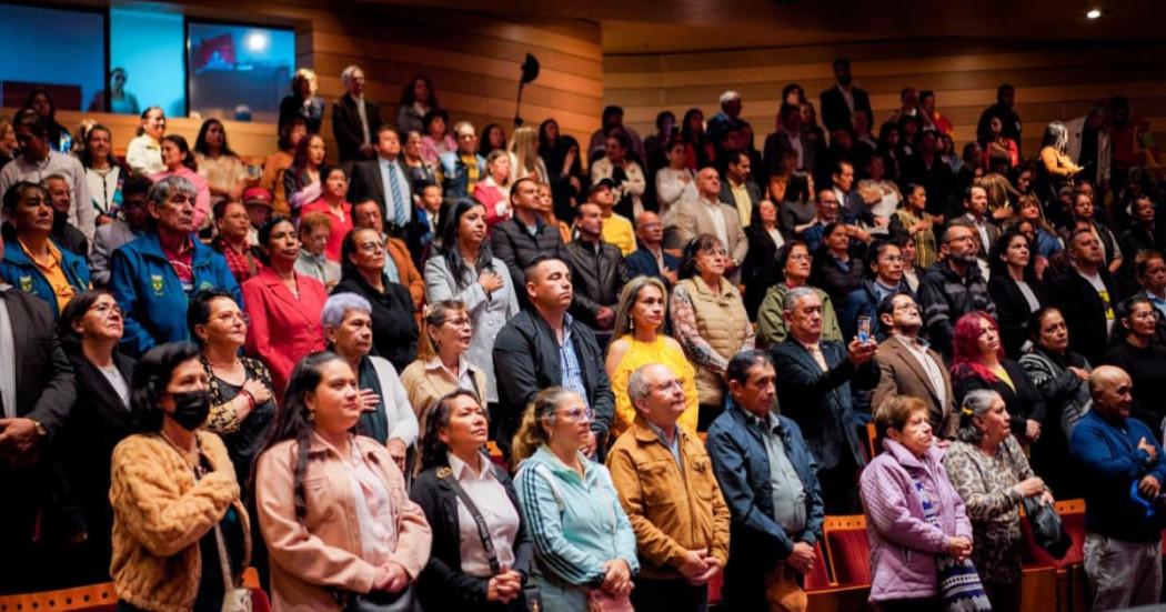 En la foto muchas personas asistiendo a un evento del IDPAC