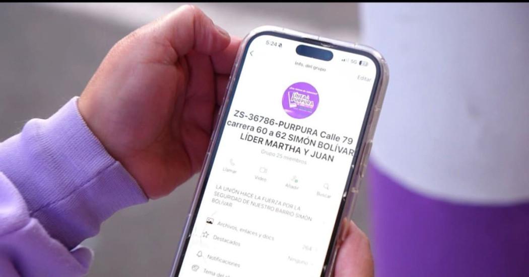 Foto de un celular sobre la Zona Segura Púrpura