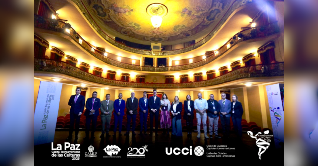 Imagen de los participantes en la Reunión del Comité Sectorial de Cultura de la Unión de Ciudades Capitales Iberoamericanas (UCCI), realizada el 1 y 2 de diciembre en la Paz Bolivia con la asistencia del Secretario de Cultura de Bogotá.