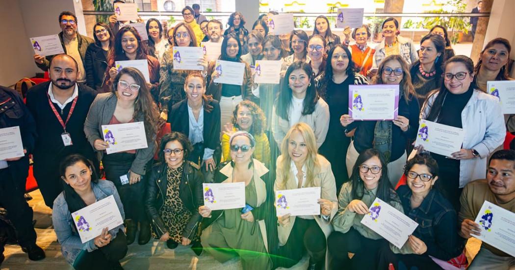En la foto varias mujeres asistentes al evento en Bogotá