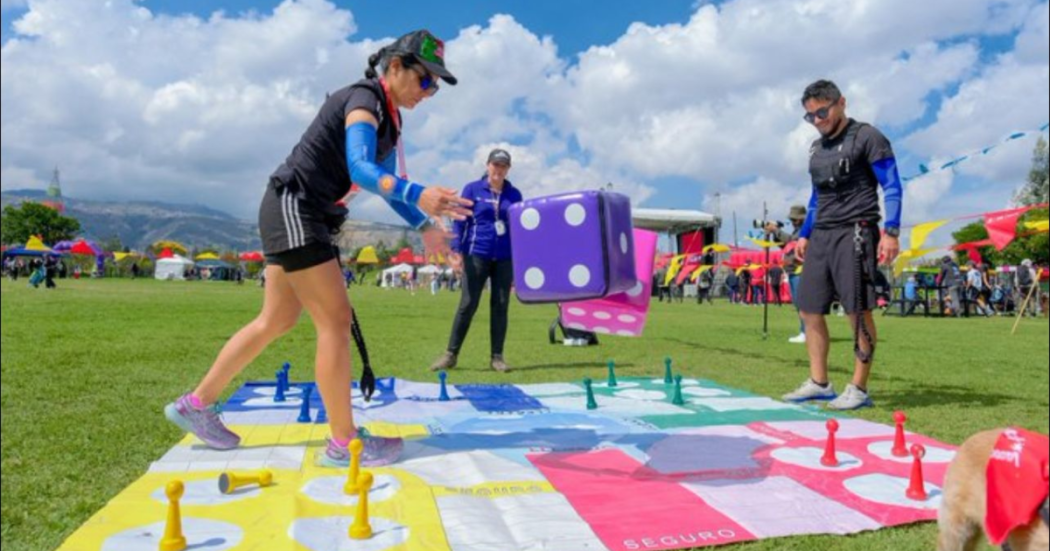 Imagen de personas jugando en el FestiBienestar