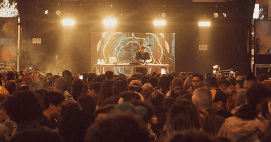 Imagen de uno de los Grupos en escena y que estarán en Electro Velitas 2025.