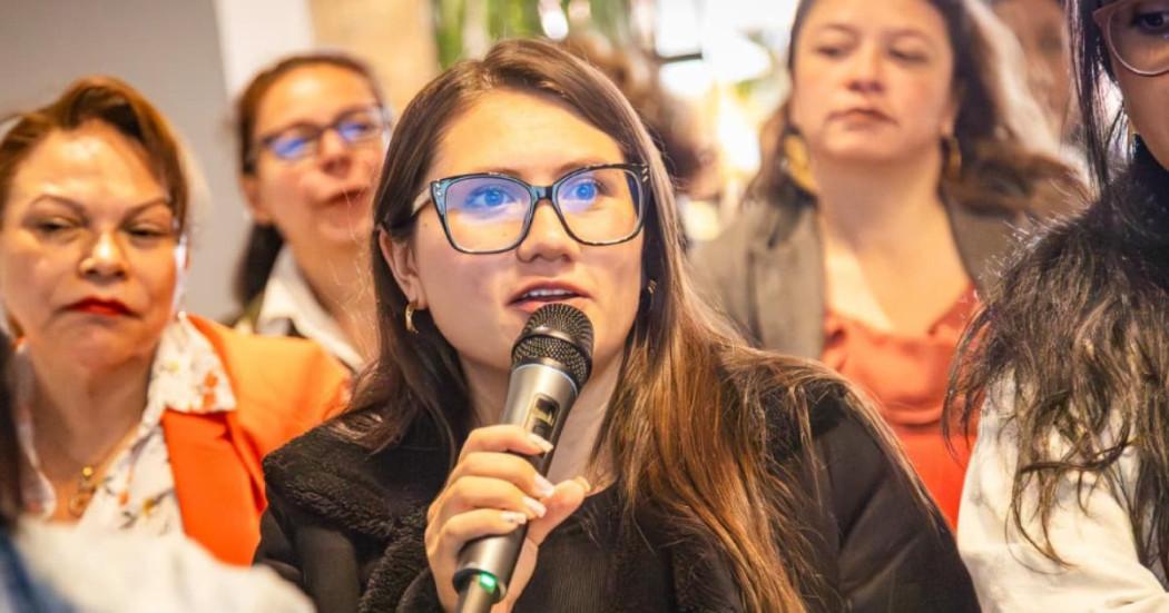 En la foto una señora participando de estas estrategias de la Secretaría de la Mujer