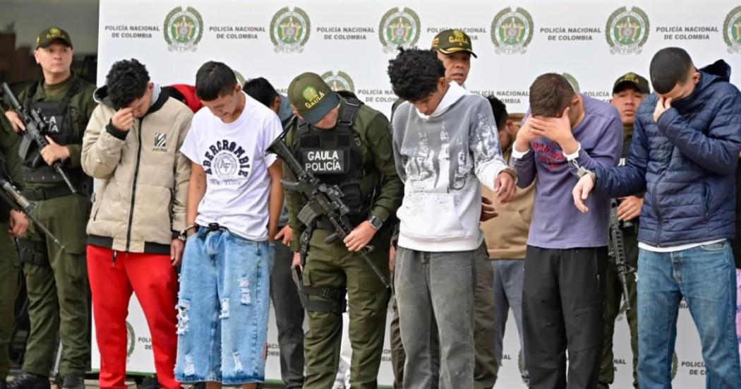 En la foto varias personas capturadas 