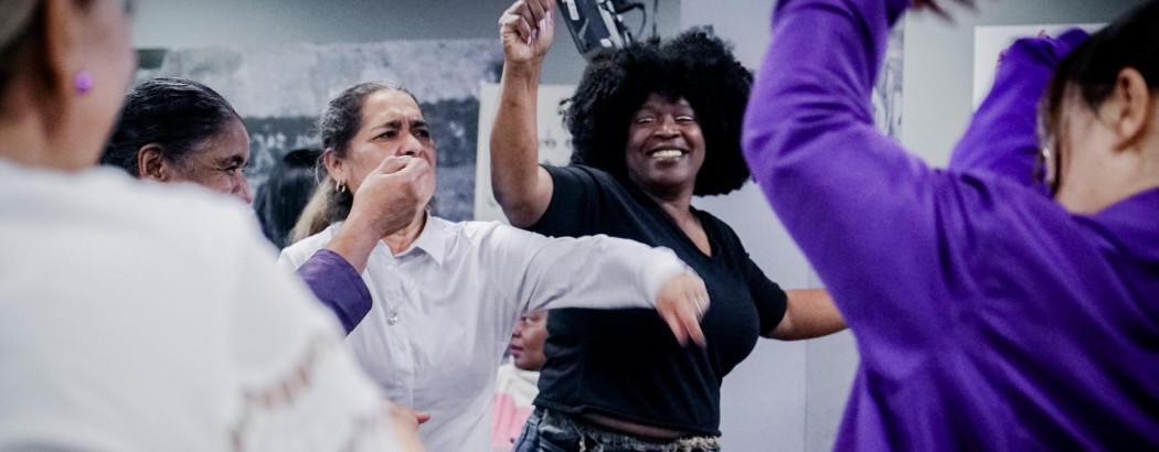 Imagen de Mujeres bailando