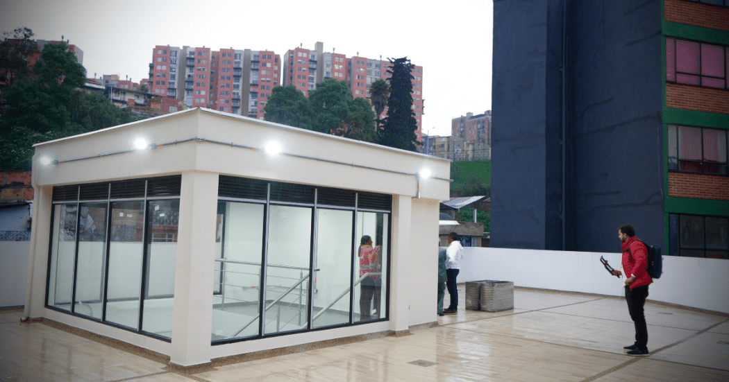 Imagen de la fachada del Salón Comunal de Las Brisas en San Cristóbal