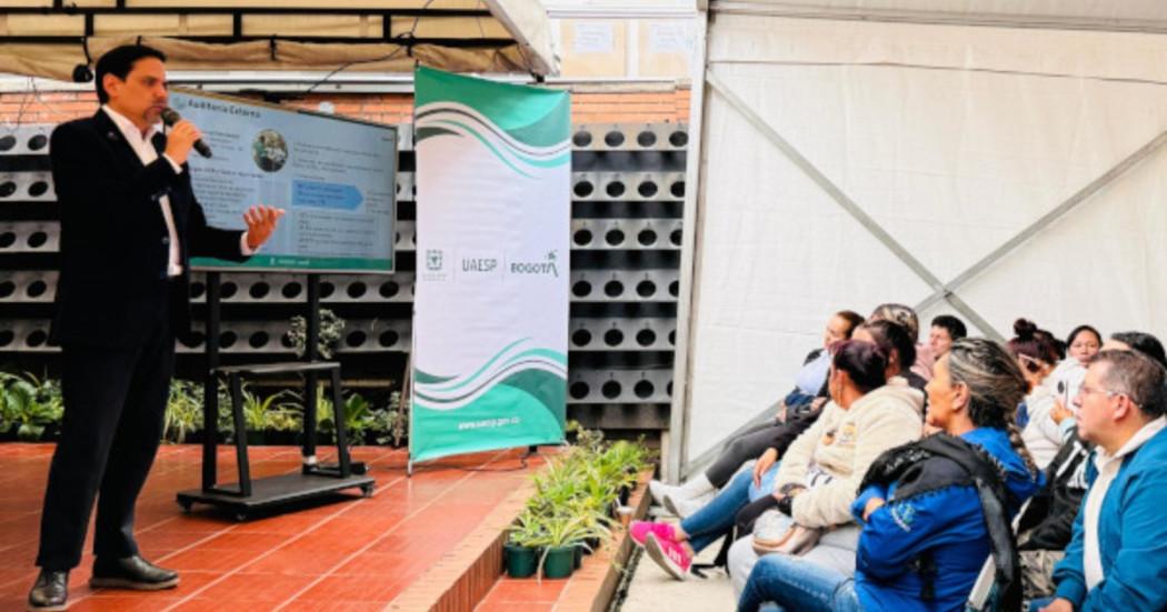 Foto que muestra personas reunidas