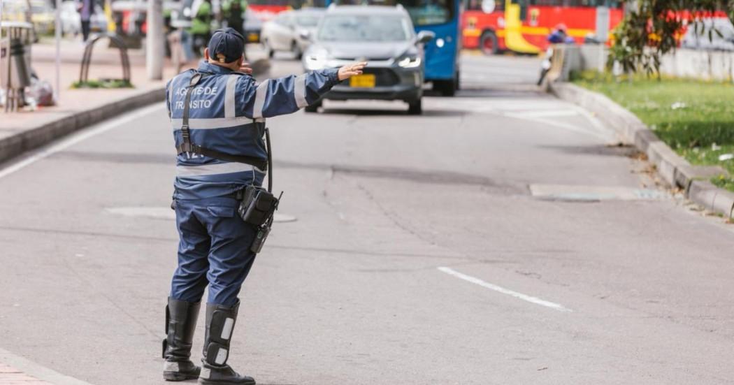 Foto que muestra un agente de transito 