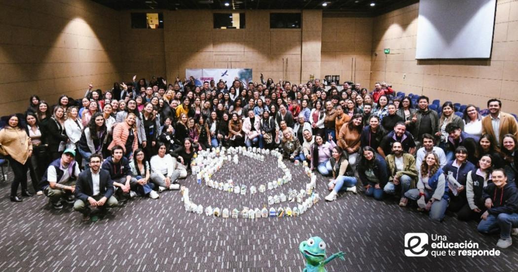 Foto que muestra un grupo de personas 