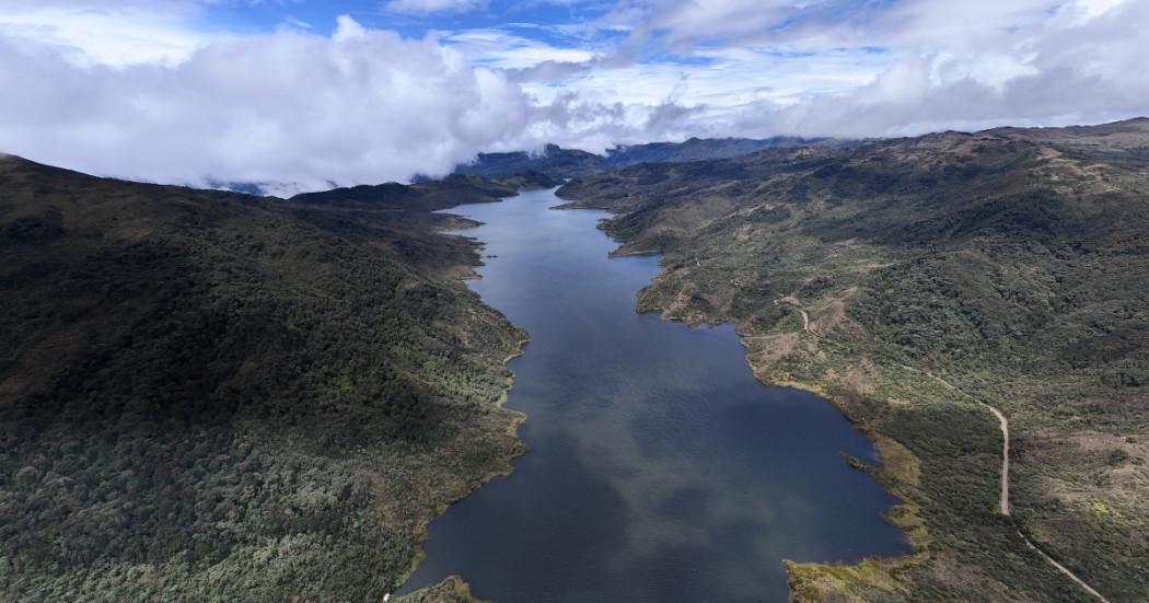 Foto que muestra el embalse de Chingaza