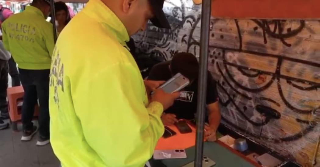 Foto del operativo a centros comerciales y puestos de ventas informales en Bogotá.