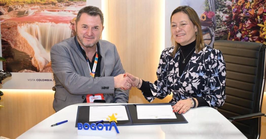 Foto de la firma del acuerdo entre Bogotá e Impulsa Igualdad en España, durante la Feria Internacional de Turismo (FITUR) 2026.