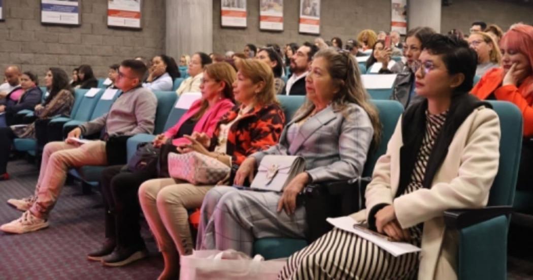 Foto del diálogo ciudadano sobre los cursos gratis del ofrecidos por el IPES durante 2025.