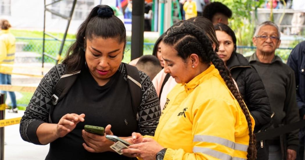 Foto de atención a beneficiarios de Ingreso Mínimo Garantizado en Bogotá.