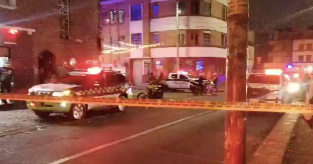 Foto de atención de las autoridades de la emergencia en el barrio Santa Fe tras explosión por arrojo de una granada.