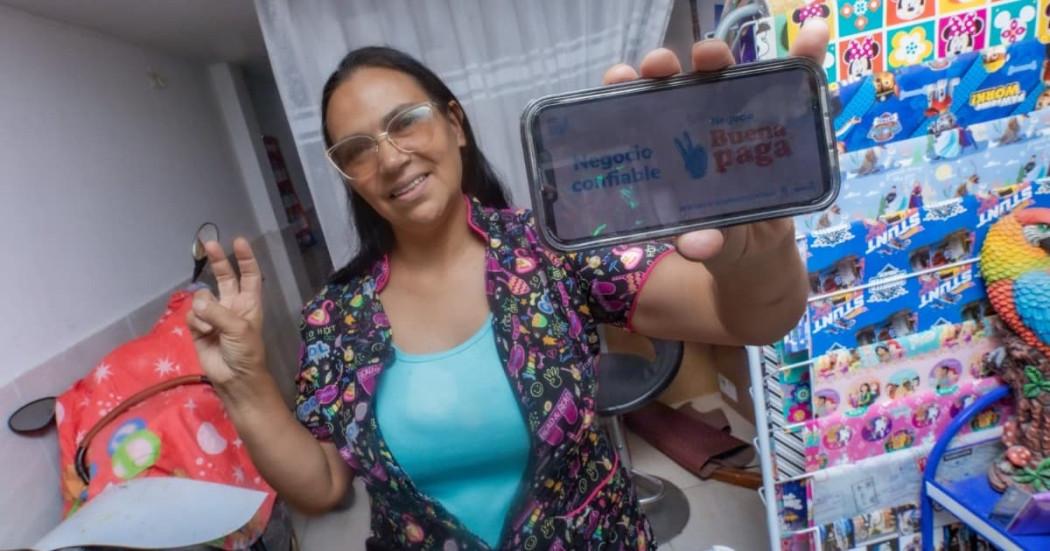 Foto de una de las beneficiarias del programa 'Buena Paga' Bogotá con acceso a créditos.