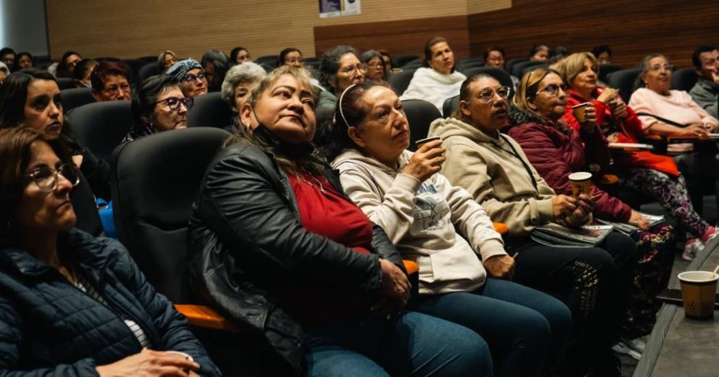 Foto del lanzamiento de talleres gratis para mujeres de prevención violencias en Tunjuelito.