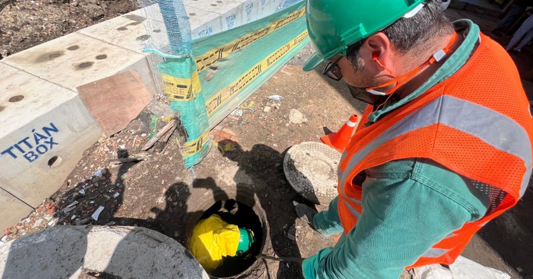 Foto que muestra trabajadores del Acueducto de Bogotá