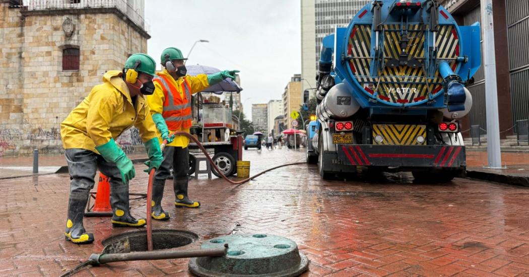 Foto que muestra trabajadores del Acueducto de Bogotá