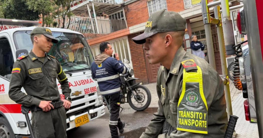 Dos policías que previnieron un incendio en Kennedy