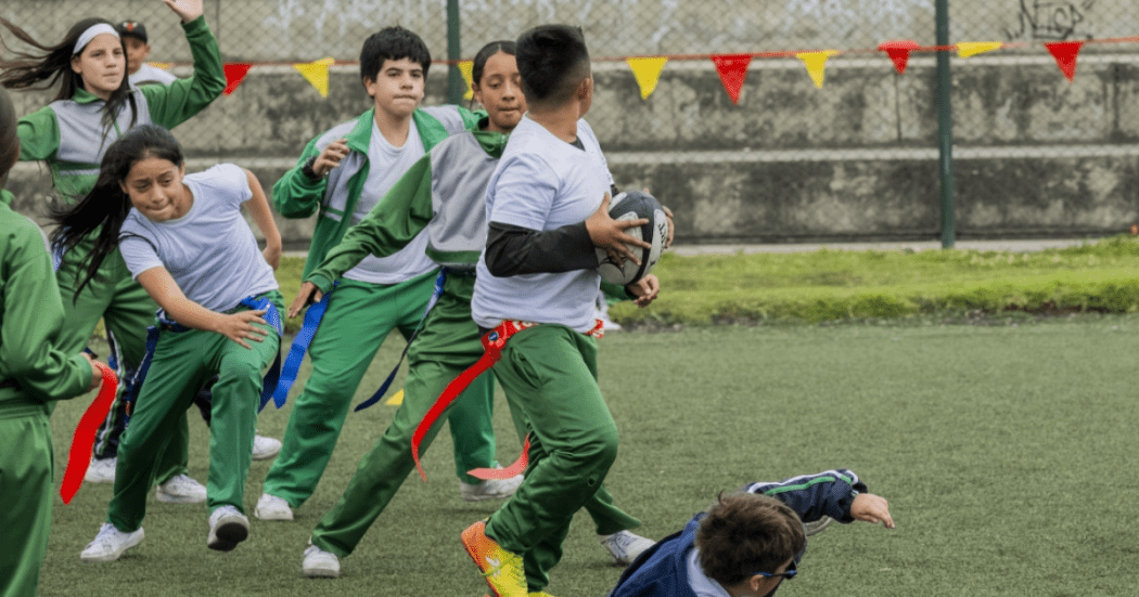 Imagen de niños realizado deporte y jugando