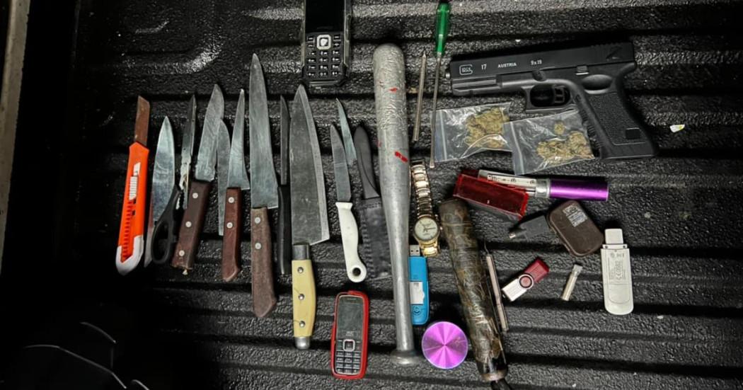 Imagen de las armas blancas incautadas en las intervenciones en Kennedy