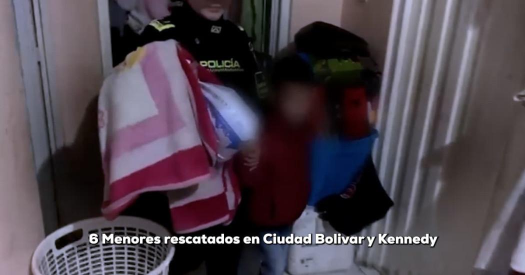 Policía rescatando a menores de edad en Bogotá