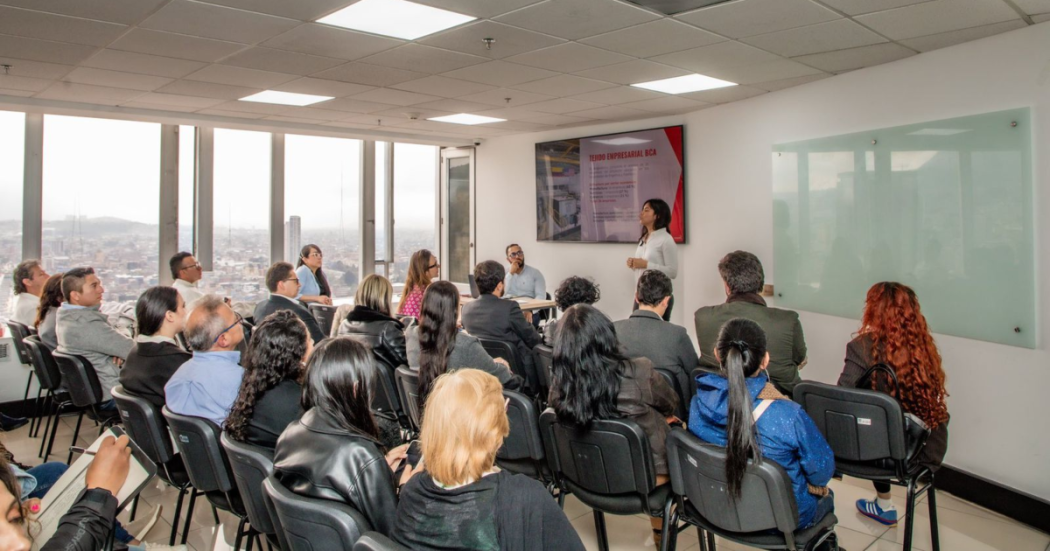Imagen de una reunión con empresarios