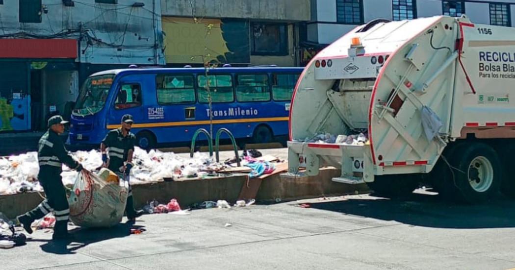 Foto que muestra trabajadores de la UAESP