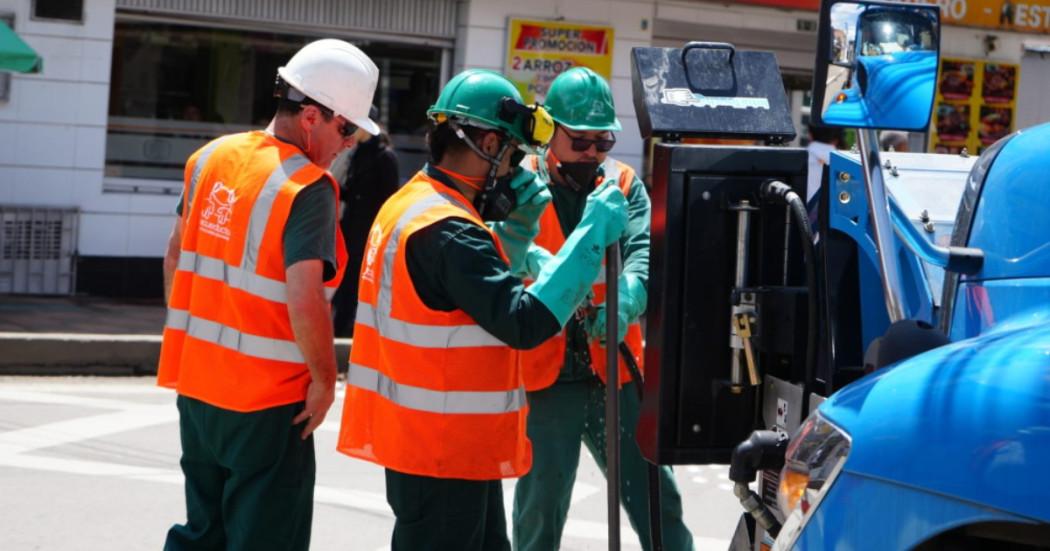 Foto que muestra trabajadores del Acueducto de Bogotá 