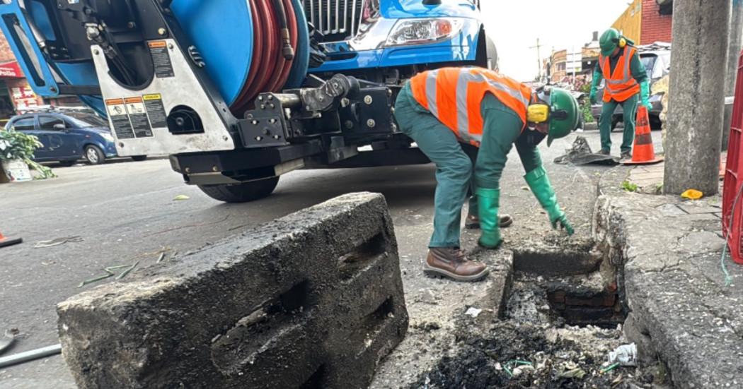 Foto que muestra trabajadores del Acueducto de Bogotá