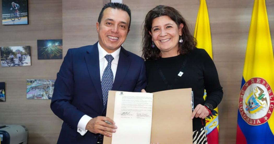 Foto de la firma de convenio