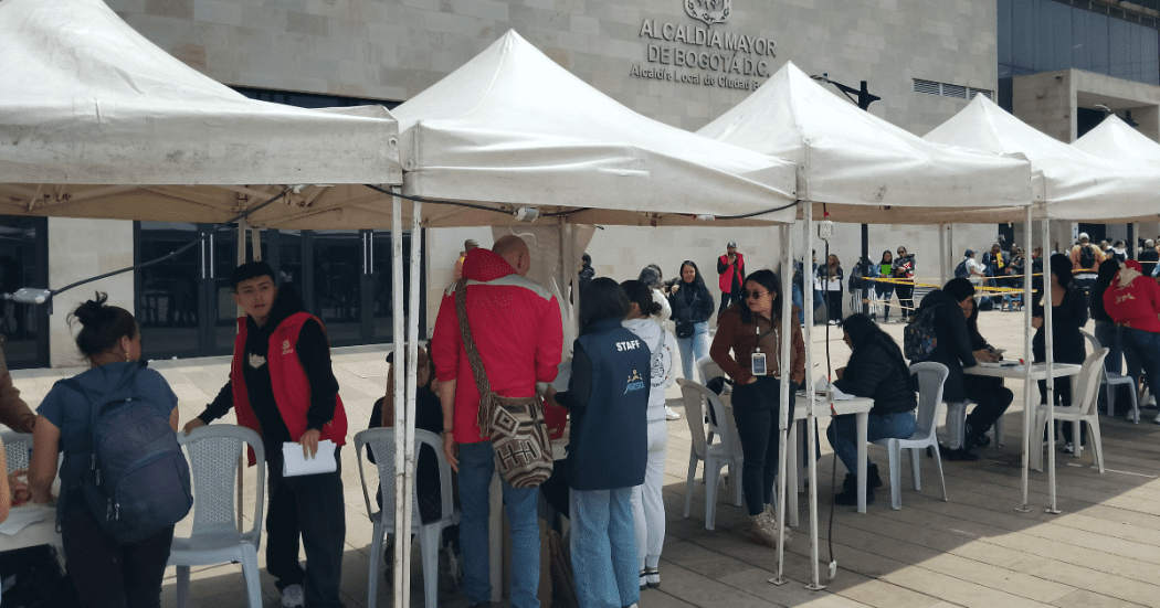 Imagen de los puestos en donde las mujeres se podían inscribir al programa