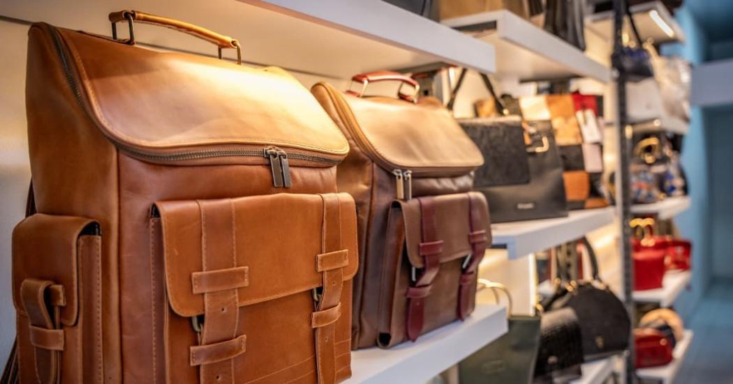 Foto de productos de cuero, calzado y marroquinería del barrio El Restrepo.