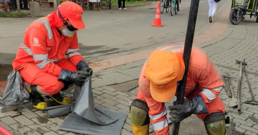 Foto que muestra trabajadores de Aguas Bogotá