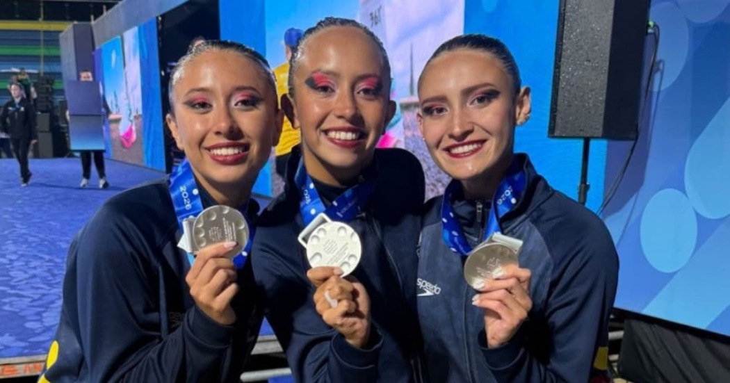 Imagen de deportistas del Equipo Bogotá con sus medallas