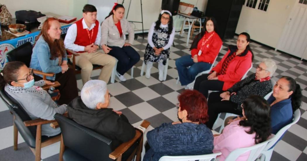 Fotos de los talleres de bienestar y participación en el barrio Flandes de Bogotá.