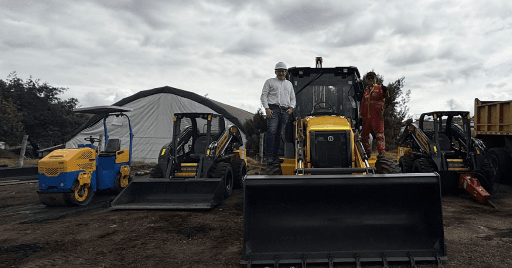 Foto de funcionarios del Distrito en obras