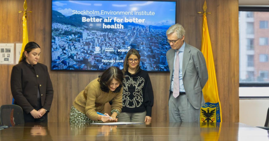 Imagen de funcionarios firmando el memorando de entendimiento