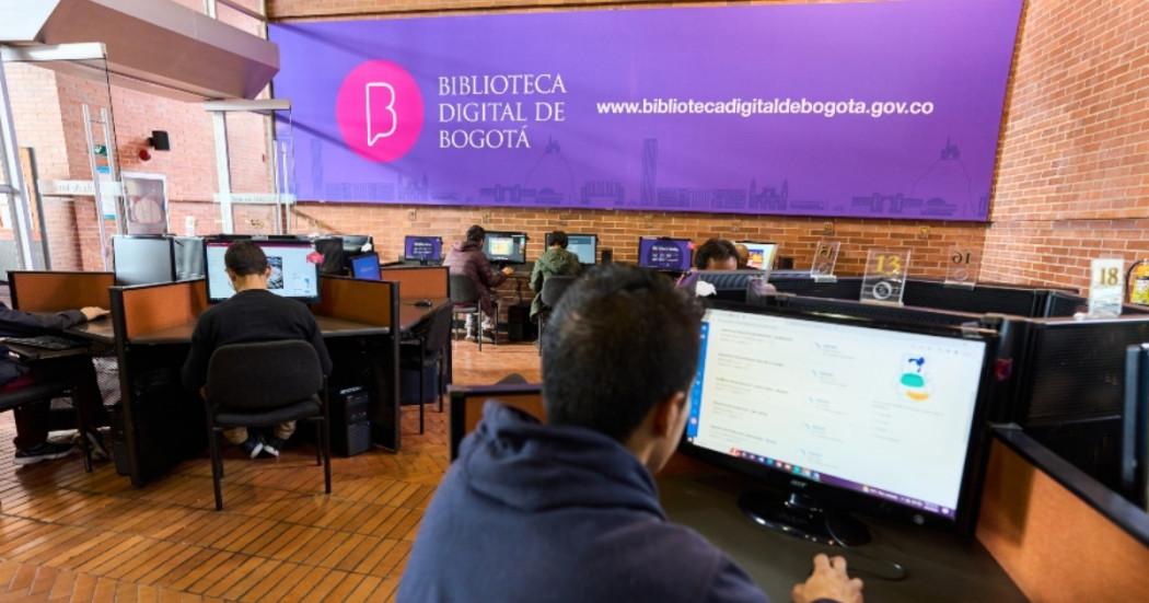 Foto que muestra una persona utilizando un computador