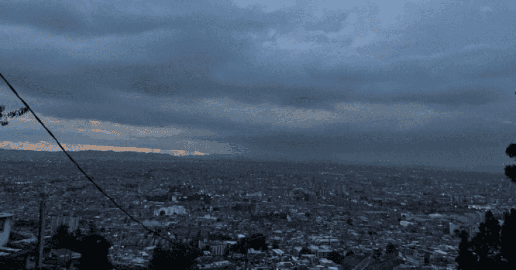 Imagen panorámica de Bogotá nublada