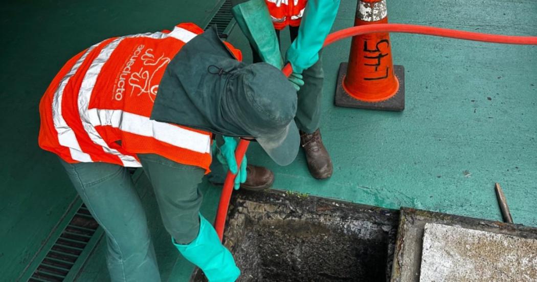Foto que muestra trabajadores del Acueducto de Bogotá
